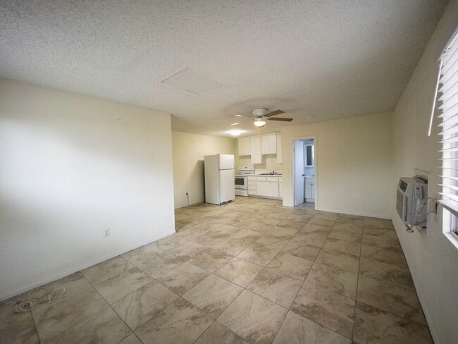 Photo - 1 bed and 1 bath located in Henderson!