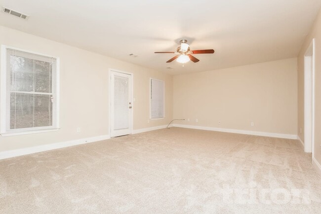 Photo - 605 Kaylins Ct SW