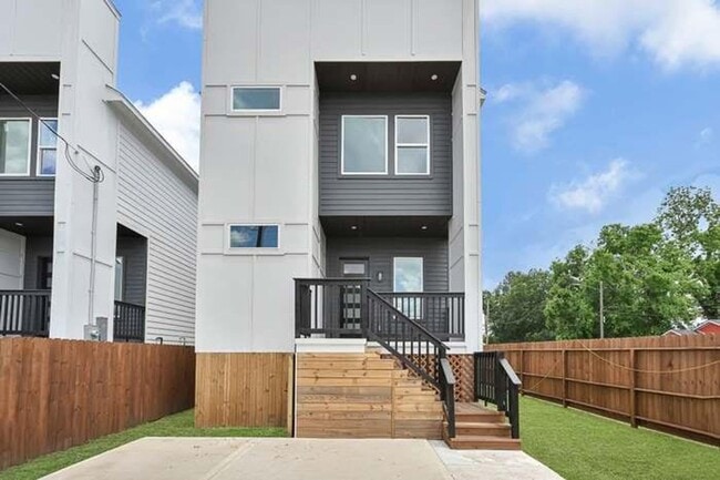 Photo - 2104 Bringhurst St House