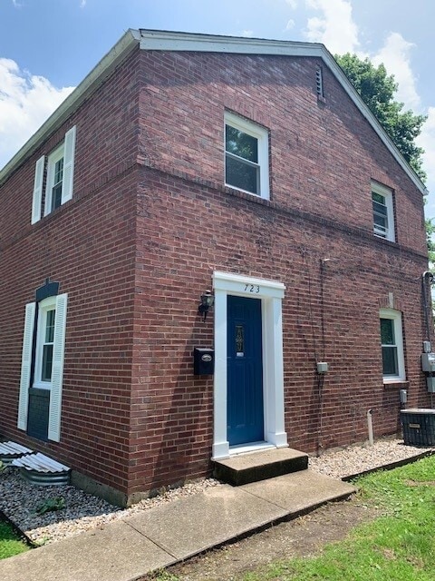 Building Photo - 723 Clarendon Pl