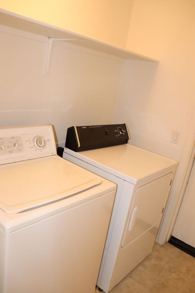 East Side 3 Bed 2 Bath Energy Efficient Pulte Home - East Side 3 Bed 2 Bath Energy Efficient Pulte Home