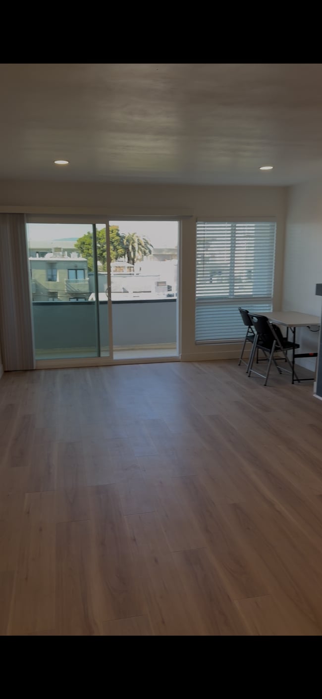 Building Photo - 20 29th Ave Unit 301