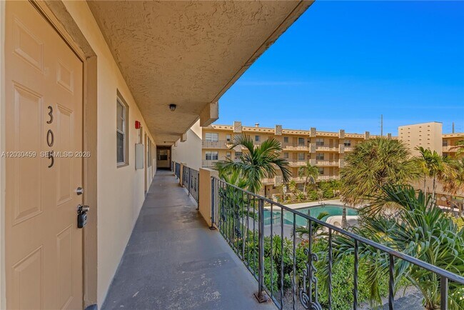 Photo - 2145 Pierce St Unit 305