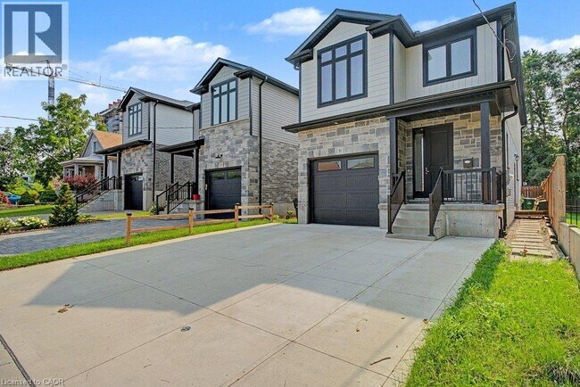 Photo - 31 FOURTH Avenue