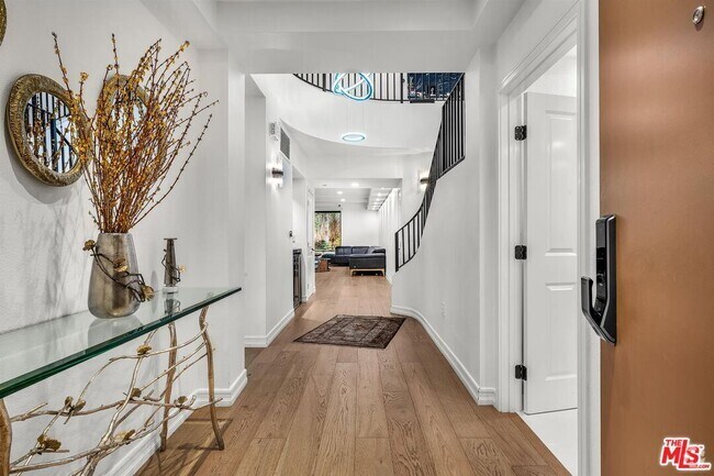 Building Photo - 2111 S Beverly Glen Blvd Unit 105 Rental