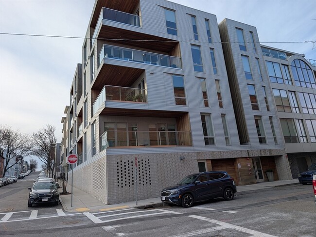 Building Photo - 537 E 2nd St Unit 101