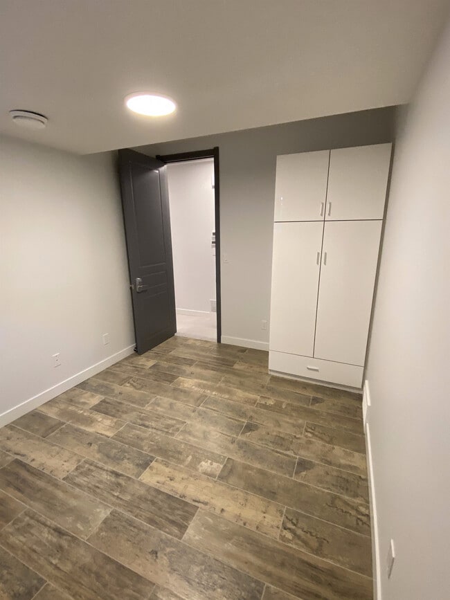 Building Photo - 10749-10786 86 Ave NW Unit B02