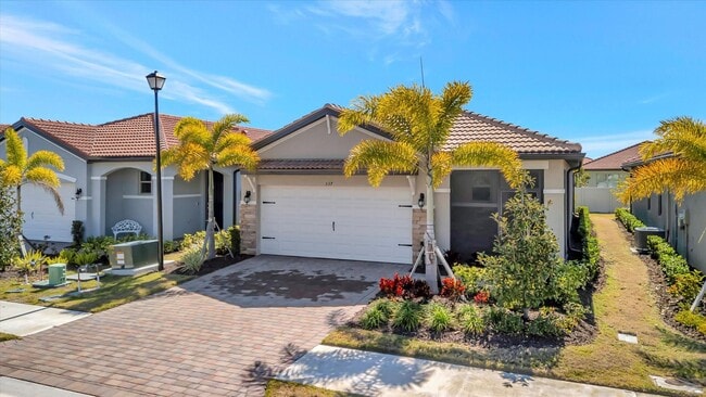 Building Photo - 2Bed/2Bath + Den in Gated Community of Nokomis + 2-Car Garage