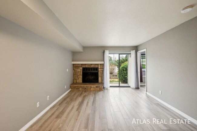 Building Photo - 467 S Memphis Way