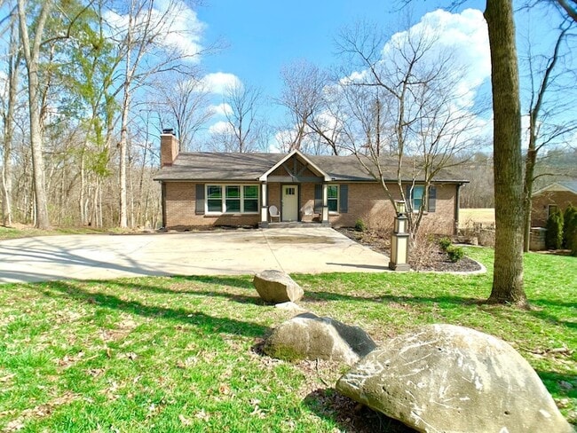 Building Photo - 423 Rivermont Dr