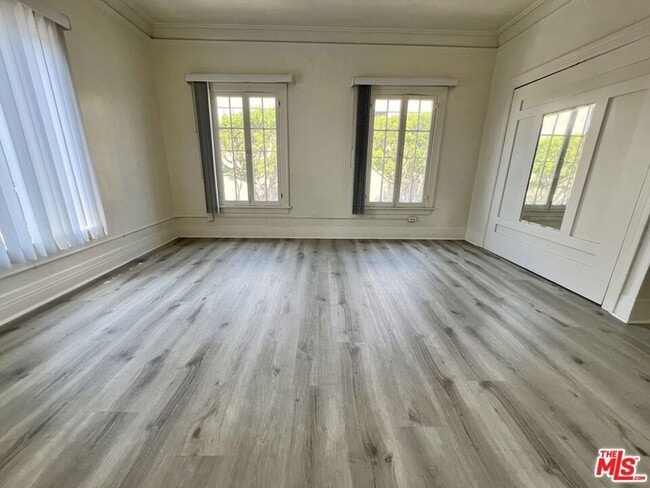 Photo - 946 S Burlington Ave Unit 201