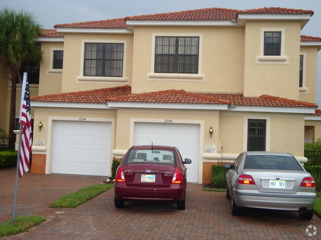 Building Photo - 1250 Clove Dr Rental