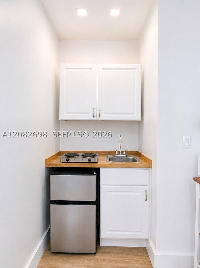 3025 Indian Creek Dr Unit 106