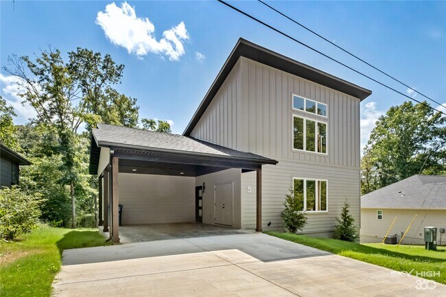 5 Blandford Ln