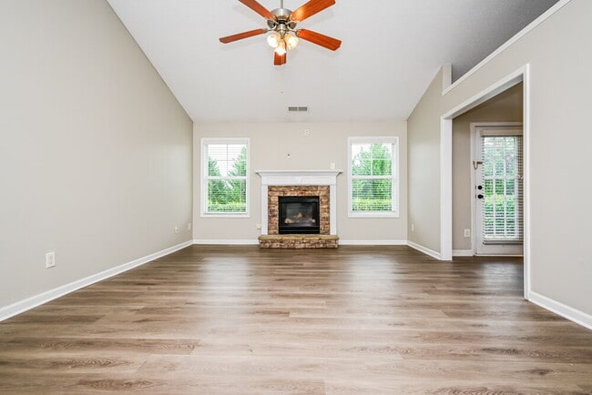 Photo - 3896 Pine Village Pl