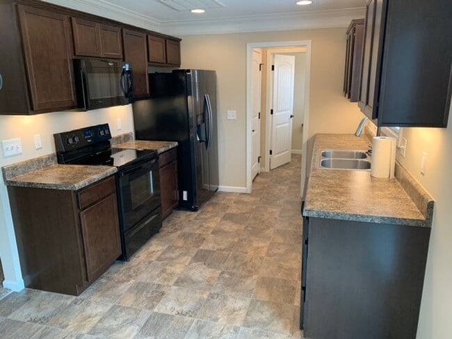 231 Whistlestop Ln