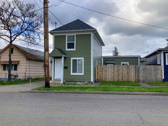 Building Photo - 538 SE Floed Ave Rental