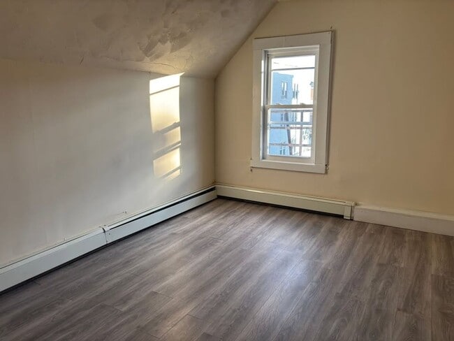 Building Photo - 356 Hamilton Ave Unit 3