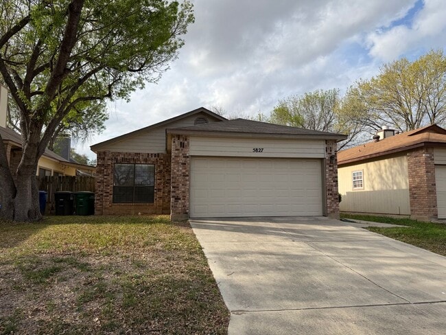Photo - NICE 3 BR IN NEISD W/ WOOD VINYL COMPOSITION FLOORING*HIGH CEILINGS*FIREPLACE IN LIVING ROOM MAKE...