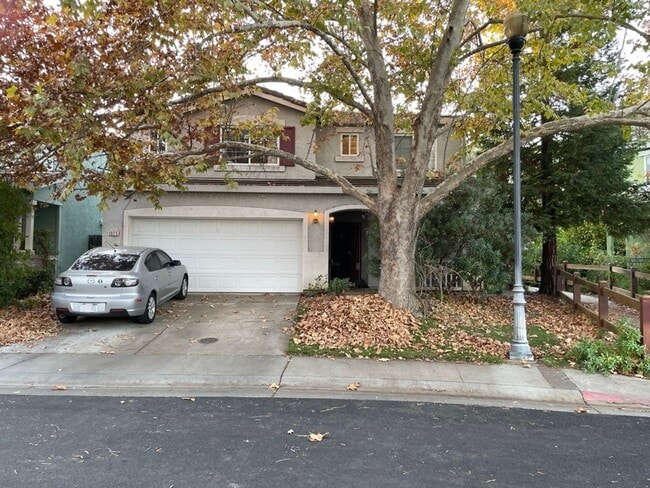 Building Photo - Fantastic 2 Bedroom 2.5 Bath Available September 1st