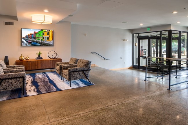 Ellipse on Excelsior and E2 apartments — community photo