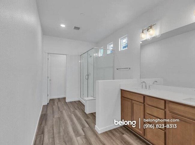 Photo - 305 Cinema St