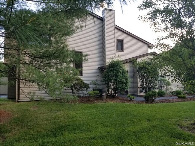 Photo - 256 Heritage Ln