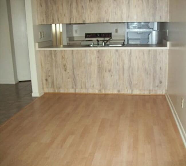 Photo - 670 SE 28th Pl Unit D