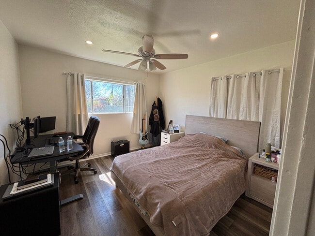 Photo - 257 W 25th St