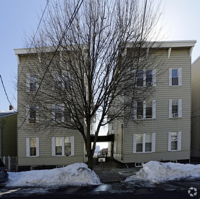 Photo - 75-79 Edgewater Pl