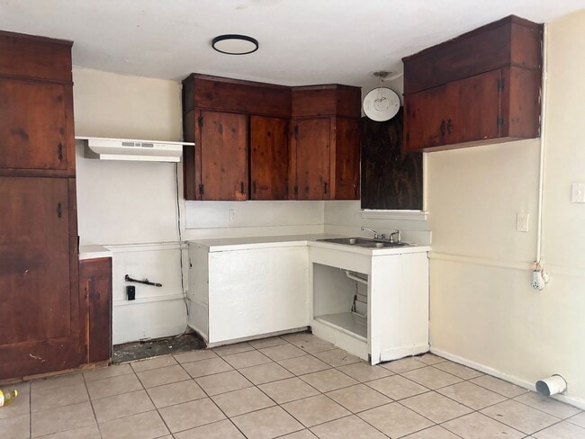 Photo - 318 Queen Marie Ln