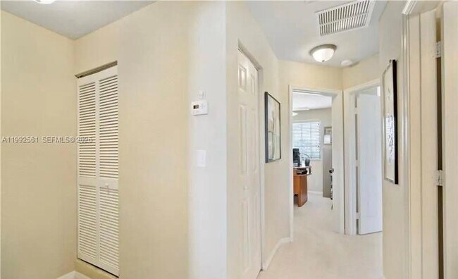 Photo - 8989 Lancaster St