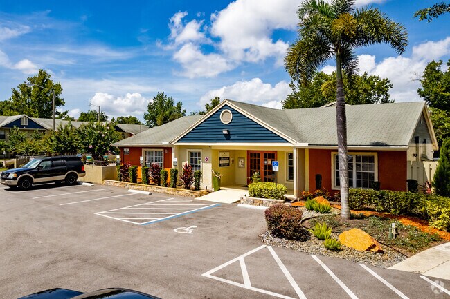 7325 Goldenpointe Blvd Orlando, FL 32807
