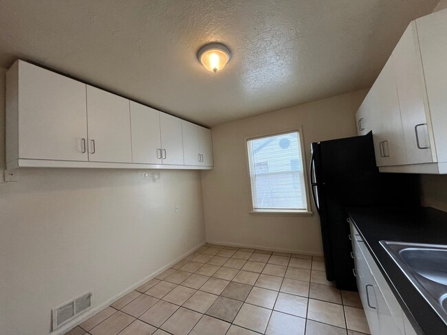 Photo - 332 E Utopia Ave