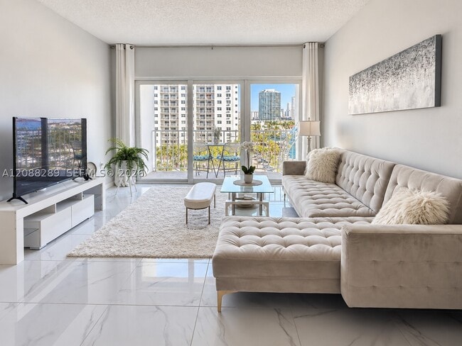 Building Photo - 500 Bayview Dr Unit 717