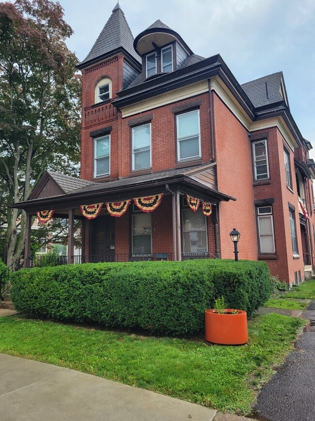 Photo - 364 N York St Unidad 2F