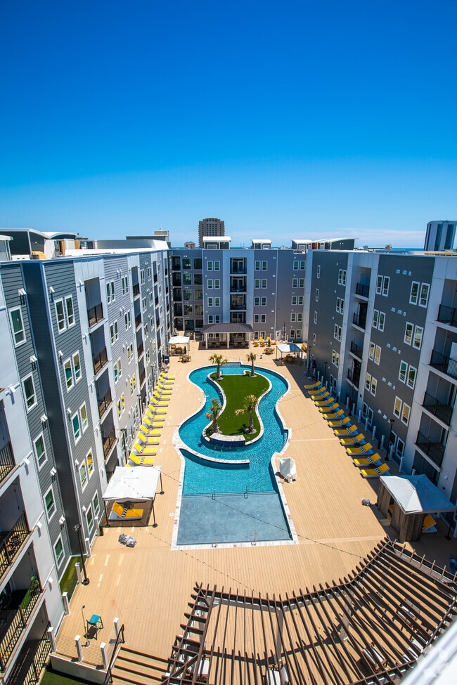 Building Photo - The Pinnacle on 31st Street Rental