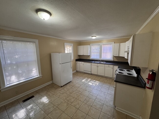 Building Photo - 111 E Screven St