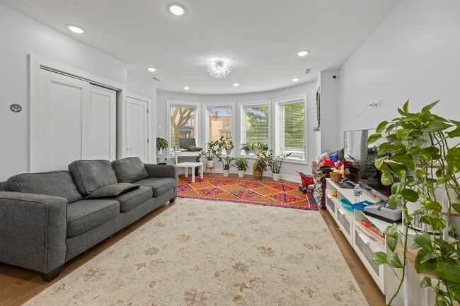 Photo - 2550 W Balmoral Ave Unidad 1