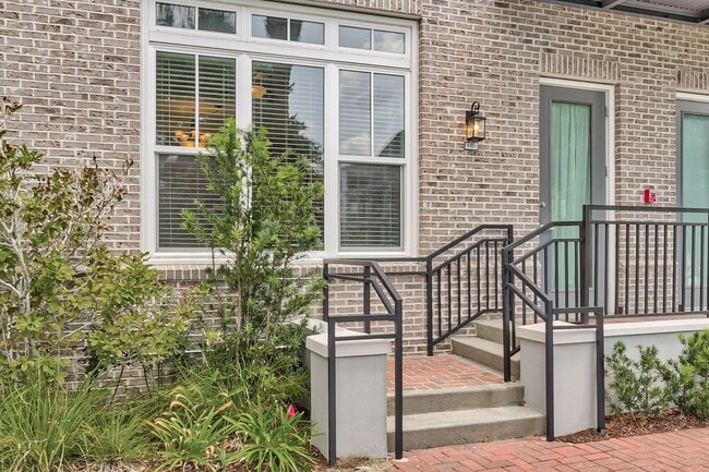 Photo - 200 River Landing Dr