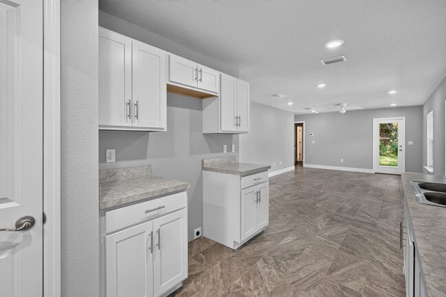 Photo - 615 Cedar St