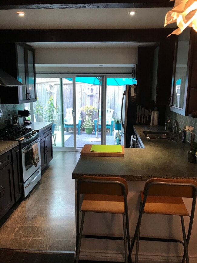 Building Photo - 4040 Grand View Blvd Unit 62