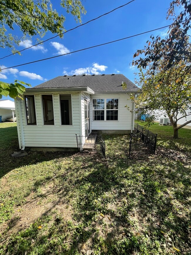 Photo - 601 Colonial Ct Unit E