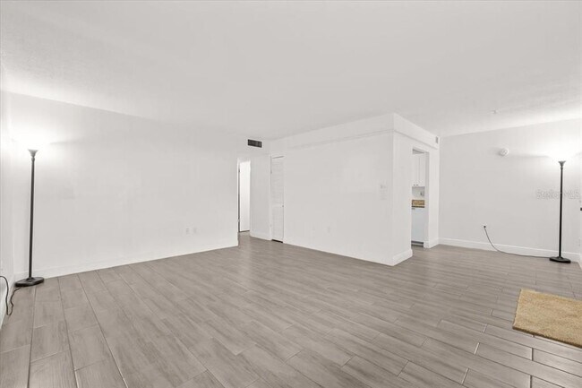 Photo - 1235 S Highland Ave Unidad 1-102