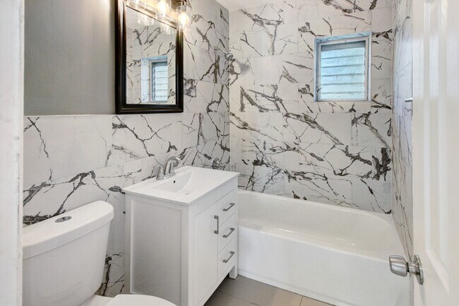 bath - 2230 Douglas St Unit A