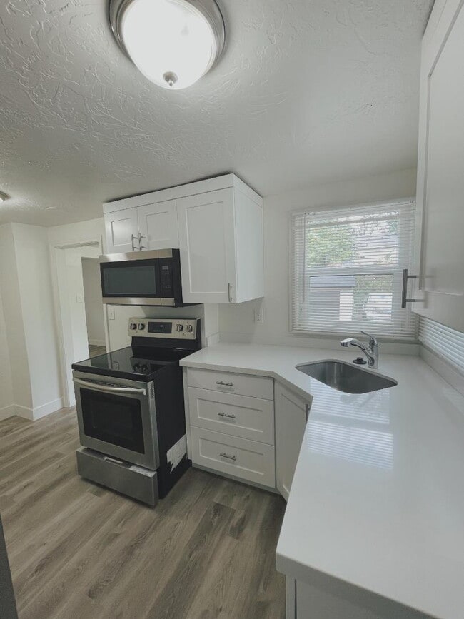Building Photo - Available Now — 1 BR / 1 BA Creekside Duplex Unit in Millcreek — $1,200/mo