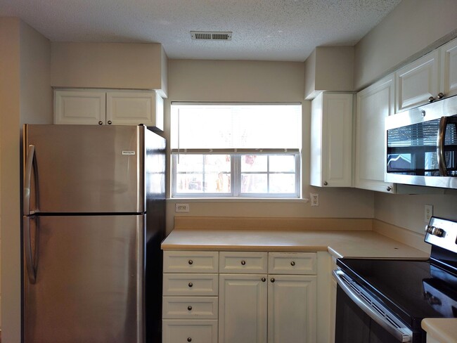 Photo - Cozy, 2 story, 2 bedroom, 2.5 bath Townhome Located in the Melrose Community!