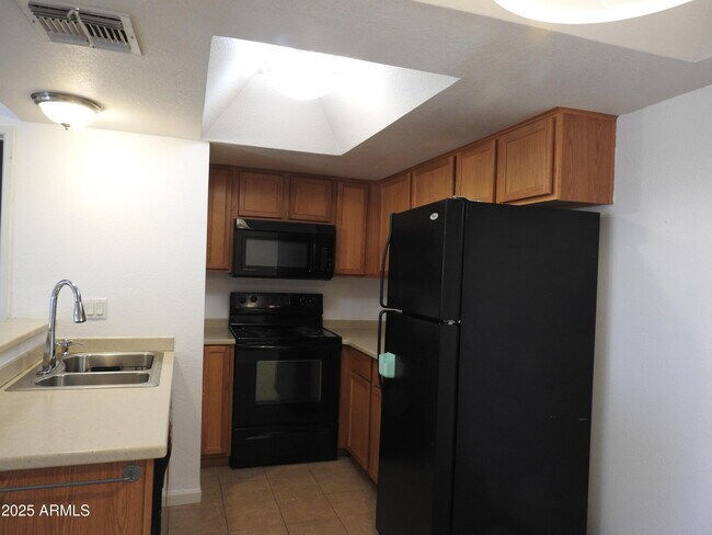 Building Photo - 1720 E Thunderbird Rd Unit 1040