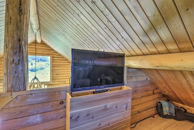 Building Photo - 3284 San Juan Vista Rd