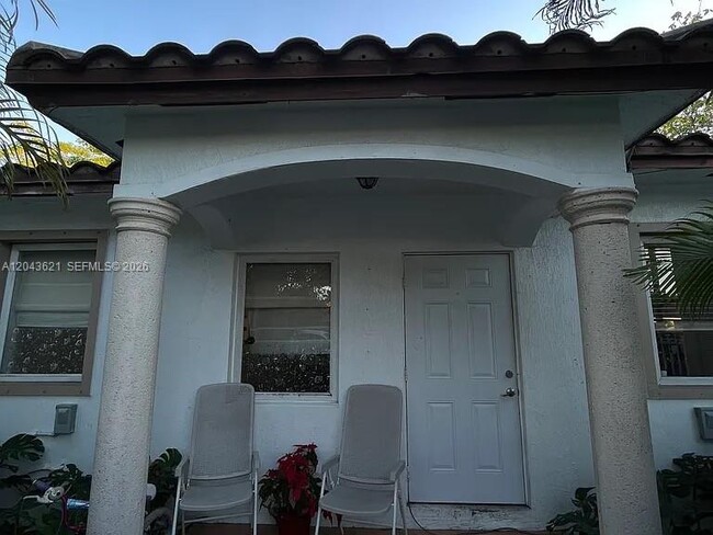 Building Photo - 3800 SW 29th St Unit 3800